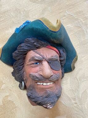 Bossons pirate Wall Mask - Green Tricorn Hat with Blue Accent